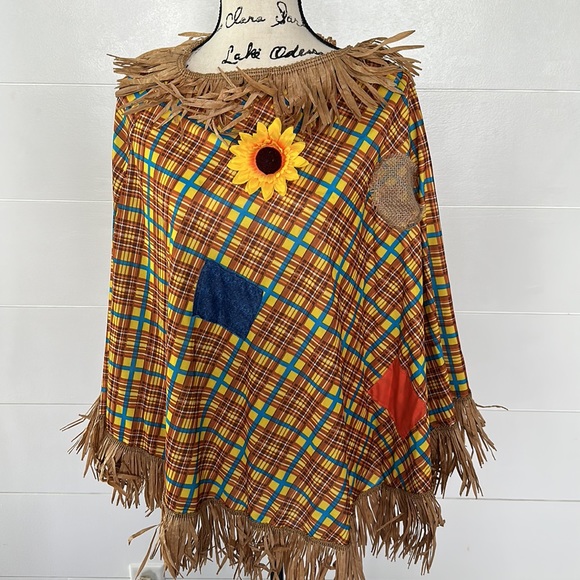 Spirit Scarecrow Poncho with straw for hands and feet. - Picture 2 of 3